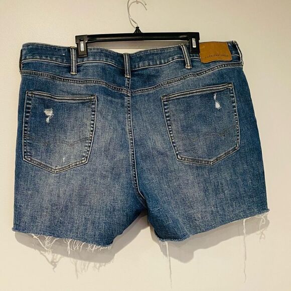 AEO Airflex + Distressed Raw Hem Denim Shorts Size 42 - Picture 2 of 5
